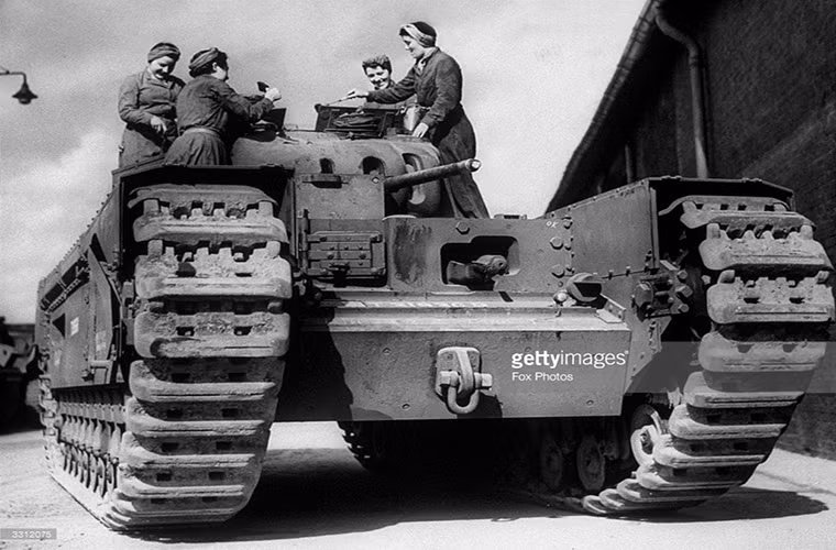 Theo thống kê, có khoảng hơn 7.300 chiếc Churchill được chế tạo trong suốt CTTG 2 ở tất cả các biến thể, trong đó Churchill Mark VII và Mark VIII có số lượng nhiều nhất khoảng 1.600 chiếc. Nguồn ảnh: Gelty Images.