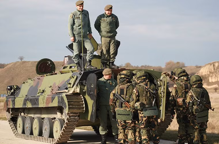 Trong ảnh là xe bọc thép chở quân BVP M-80A của Serbia tham gia Slav Brotherhood lần này. Nguồn ảnh: Bộ Quốc phòng Nga.