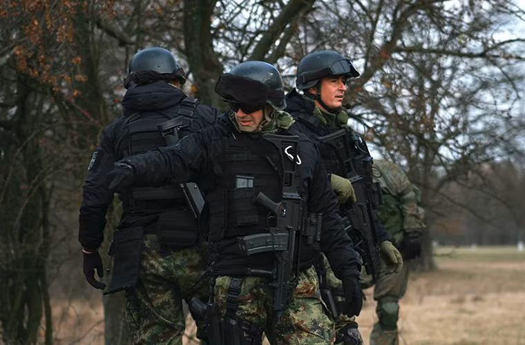 Trong ảnh là các binh sĩ Serbia với súng trường tấn công Heckler &amp; Koch G36C tham gia Slav Brotherhood lần này. Nguồn ảnh: Bộ Quốc phòng Nga.