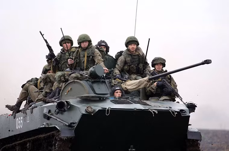 Và dĩ nhiên cũng không thể thiếu những chiếc xe bọc thép đổ bộ đường không BMD-2 của lính dù Nga. Nguồn ảnh: Bộ Quốc phòng Nga.