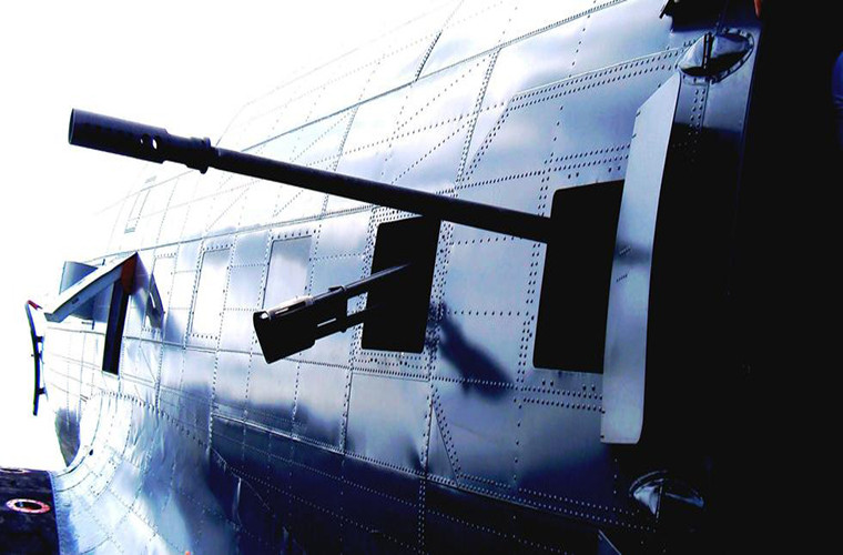 Về hệ thống vũ khí, AC-47T được trang bị ba súng máy hạng nặng cỡ nòng 12,7mm, một súng máy Gatling GAU-19 và một pháo tự động 20mm. Phi hành đoàn của nó vẫn bảy người như các phiên bản trước đó với 2 phi công, một hoa tiêu, một kỹ sư và ba pháo thủ.