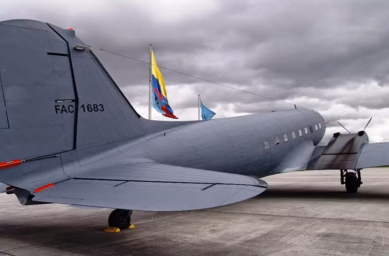 Động cơ cánh quạt mới của AC-47T hiện tại là Pratt &amp; Whitney PT6A do Canada chế tạo thay thế cho loại Pratt &amp; Whitney R-1830 cũ, nó được tích hợp thêm một thiết bị quan sát quang điện tử ngay phía dưới buồng lái.