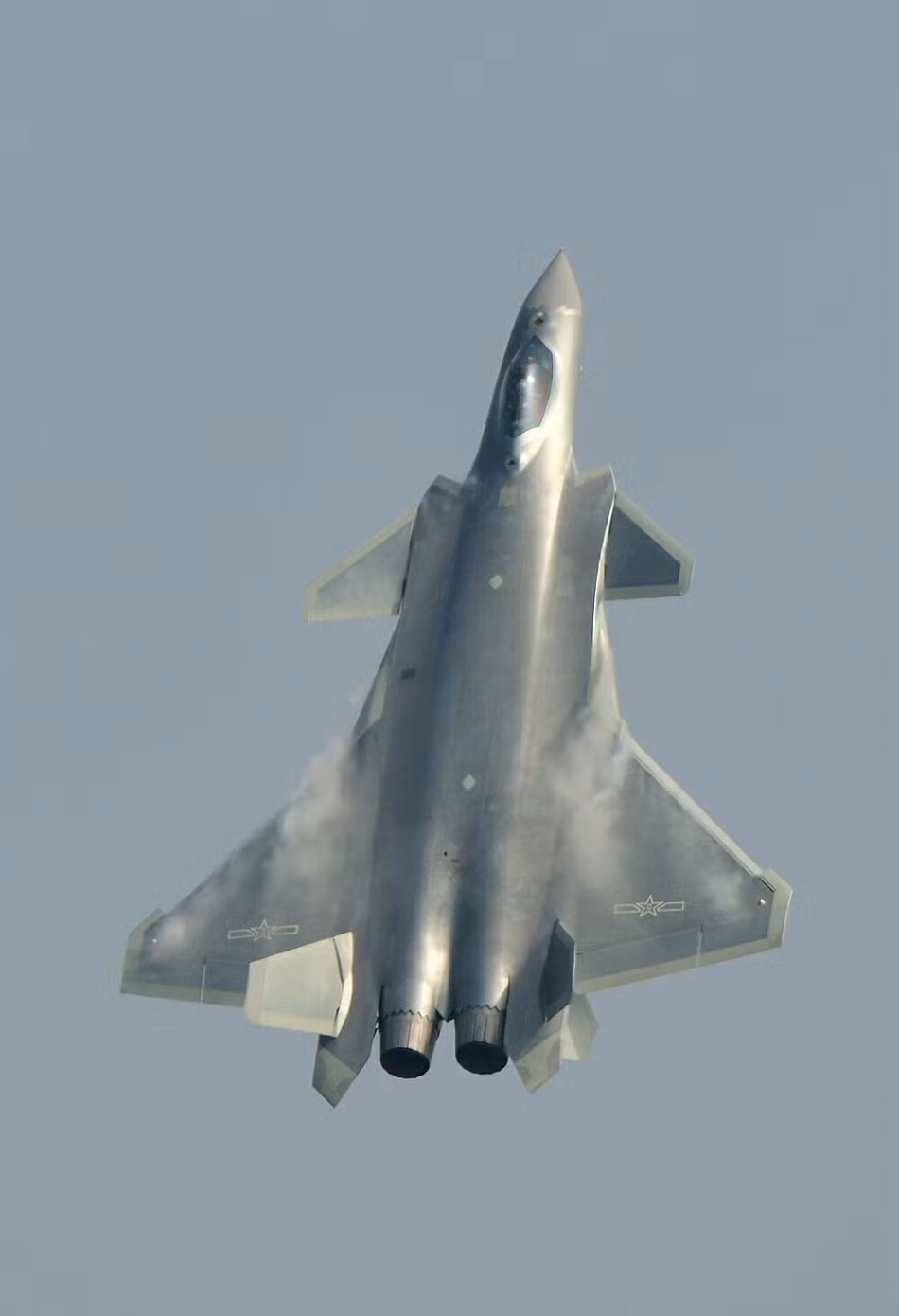 Giới phân tích dự đoán, J-20 sẽ đi vào sản xuất loạt và chuyển giao cho không quân Trung Quốc từ năm 2018. Ảnh: Sina