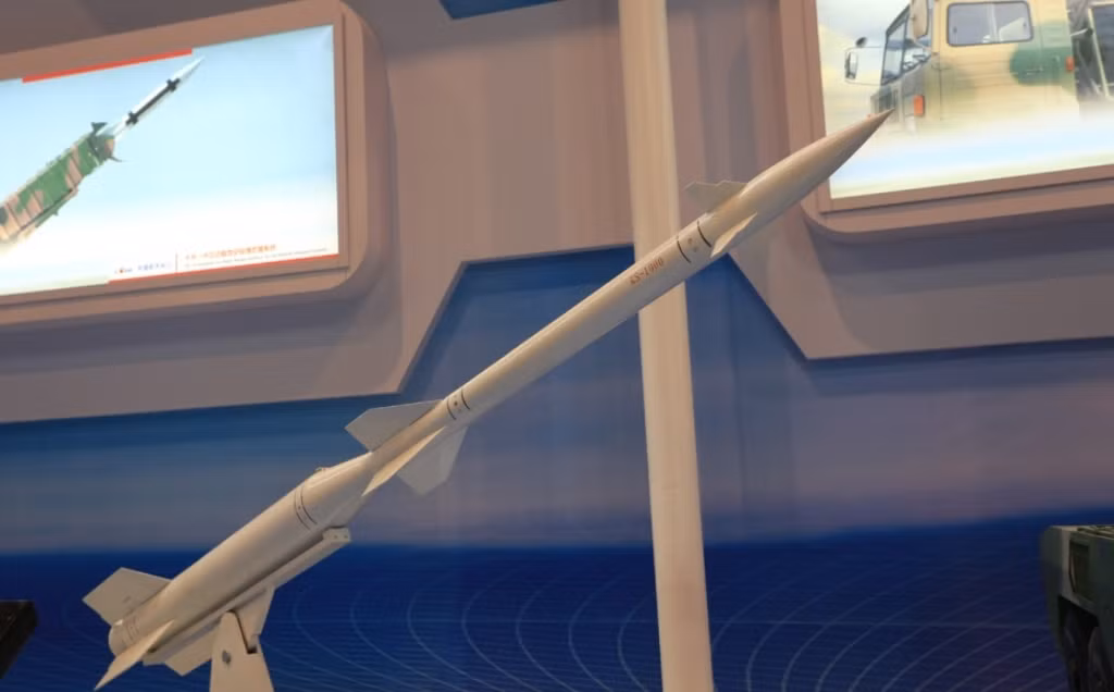 FK-1000 sử dụng tên lửa KS-1000. Đây là tên lửa nhiên liệu rắn 2 giai đoạn với thiết kế hoàn toàn giống tên lửa 9M311 của Nga bán cho Trung Quốc năm 2005. Tầm bắn của tên lửa chưa được công bố. Ảnh: Chinese Military Review