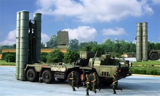 Quân đội Nhân dân Việt Nam là quốc gia duy nhất ở Đông Nam Á sở hữu hệ thống tên lửa phòng không tầm xa S-300PMU1. Hệ thống này có thể tiêu diệt mọi mục tiêu đường không ở cự ly 150 km. Ảnh: QĐND