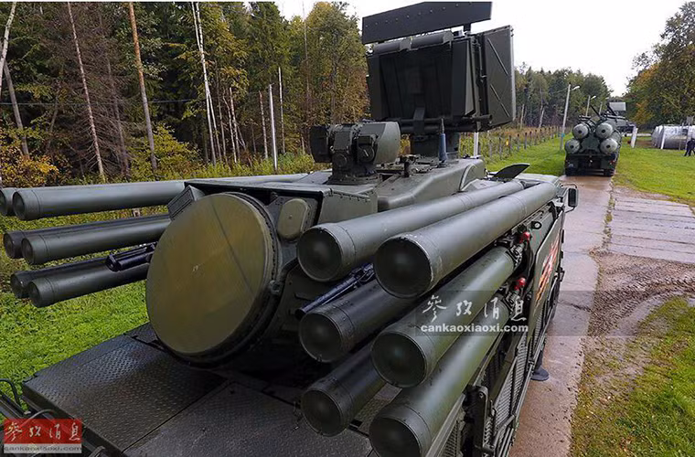 Sự kết hợp giữa Pantsir-S1 và S-400 trong nhiệm vụ bảo vệ Topol-M được đánh giá là khá cân bằng, khi S-400 là tổ hợp tên lửa phòng không tầm xa còn Pantsir-S1 là tổ hợp pháo-tên lửa phòng không tầm gần. Cả hai đều có khả năng cơ động tốt và có thể được triển khai ở bất kỳ đâu.