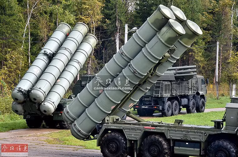 S-400 tổ hợp tên lửa phòng không hiện đại nhất của Nga hiện nay với khả năng đánh chặn từ các mục tiêu tầm gần cho tới tầm xa, nó có thể tấn công đồng thời nhiều mục tiêu cùng một lúc kể cả đó là tên lửa đạn đạo hay tên lửa hành trình của đối phương.