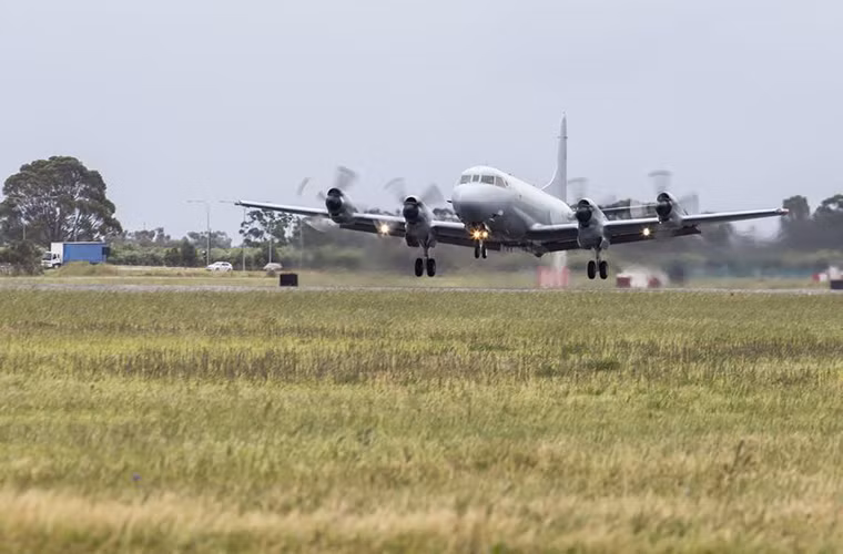 Một chiếc AP-3C tiêu chuẩn có chiều dài 35.6m, cao 10.3m với sải cánh 30.4m, trọng lượng cất cánh tối đa 63.45 tấn, nó sử dụng 4 động cơ cánh quạt T56-A-14 công suất 4.600 mã lực. Tốc độ tối đa của máy bay là 760km/h, với tầm hoạt động 4.400km khi bay tuần tiễu ở tốc độ 600km/h. Nguồn ảnh: QQ.