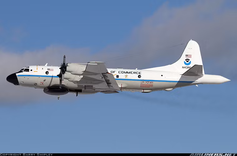 WP-3D Orion không thuộc biến chế của Quân đội Mỹ mà thuộc Cơ Cục quản lý đại dương và khí quyển quốc gia Mỹ (NOAA). Nó được phát triển với mục đích thu thập dữ liệu khí tượng trong mọi điều kiện thời tiết trên không kể cả trong những cơn siêu bão hay các hoạt động nghiên cứu khoa học khác.