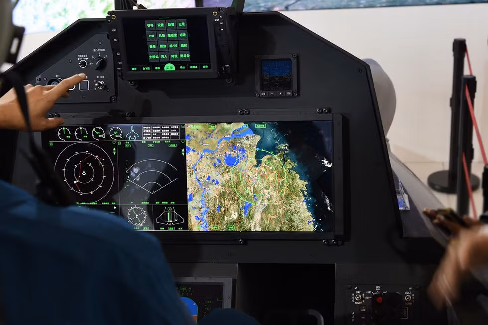 Màn hình trung tâm có nhiều chế độ hiển thị khác nhau. Đây là dạng công nghệ tích hợp hiện đại, tuy nhiên nó cũng yêu cầu kỹ thuật rất cao để đảm bảo khả năng vận hành tốt trong thực tế. Ảnh: Sina