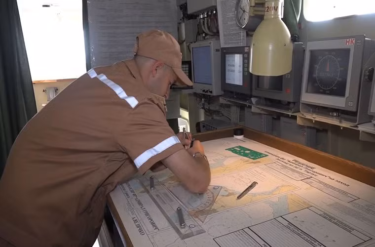 Mọi mục tiêu đều được khảo sát kỹ lượng trước khi chỉ huy tàu Đô đốc Kuznetsov phát lệnh tấn công và thực hiện nhiệm vụ trên là những chiếc Su-33. Nguồn ảnh: Sputnik.