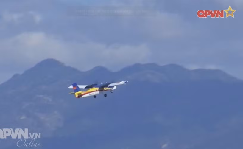 Hải quân Việt Nam đã mua một số thủy phi cơ DHC-6 làm nhiệm vụ tuần tra, giám sát hàng hải, tìm kiếm cứu nạn. Ảnh: QPVN