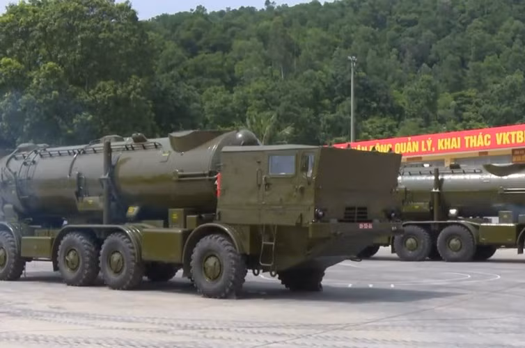 Việt Nam là quốc gia có đường bờ biển dài, việc xây dựng lực lượng phòng thủ biển đảo là rất quan trọng. Ý thức được điều đó, bộ đội hải quâ đã được đầu tư trang bị tên lửa bờ biển 4K44 Redut. Hệ thống này sử dụng đạn tên lửa chống hạm P-35B tầm bắn 550 km. Tên lửa này được mệnh danh "sát thủ diệt tàu sân bay" với đầu đạn nặng tới 1 tấn.