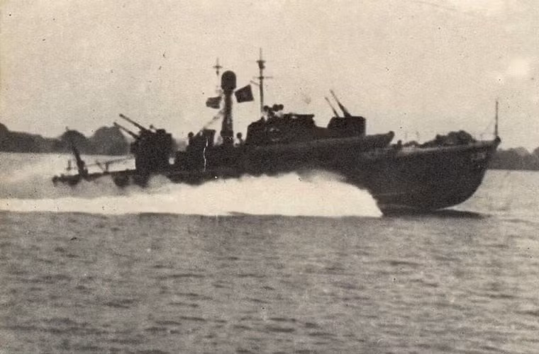 Những năm 1960, Liên Xô và Trung Quốc viện trợ cho Hải quân Việt Nam một số tàu phóng lôi cỡ nhỏ. Các tàu này tuy có trang bị hỏa lực yếu nhưng đã quyết tâm ngăn chặn tàu khu trục Mỹ xâm phạm lãnh hải Việt Nam trong sự kiện Vịnh Bắc Bộ. Nguồn ảnh: Vnmilitaryhistory