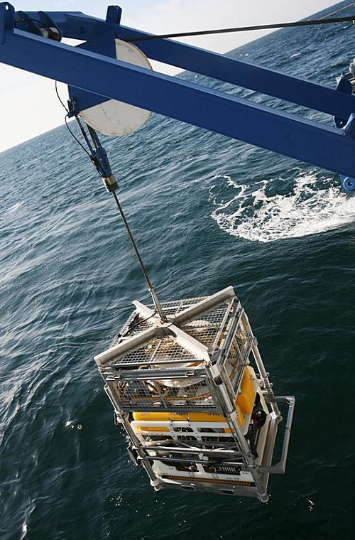 Trong ảnh là thiết bị lặn không người lái Panther Plus trên Igor Belousov. Nguồn ảnh: Bộ Quốc phòng Nga.