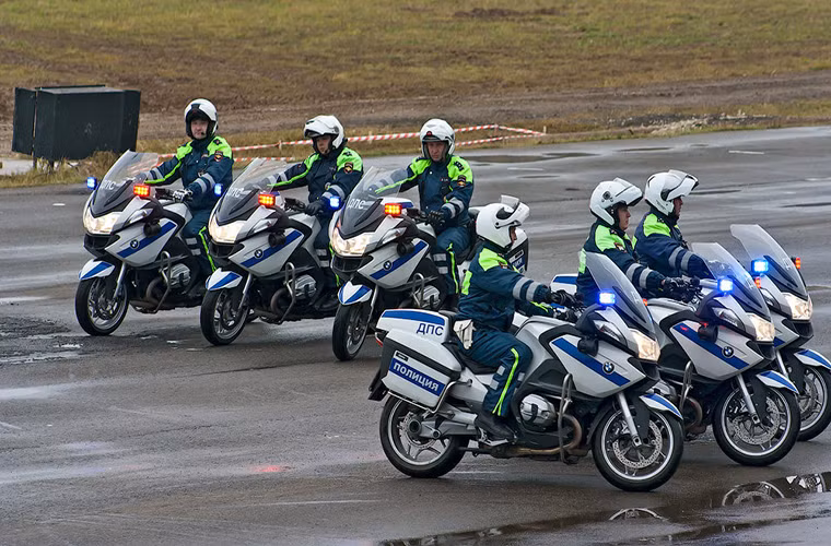 Cảnh sát Nga với dàn moto khủng BMW R1200RT - biến thể dành cho lực lượng cảnh sát. Nguồn ảnh: Sputnik.