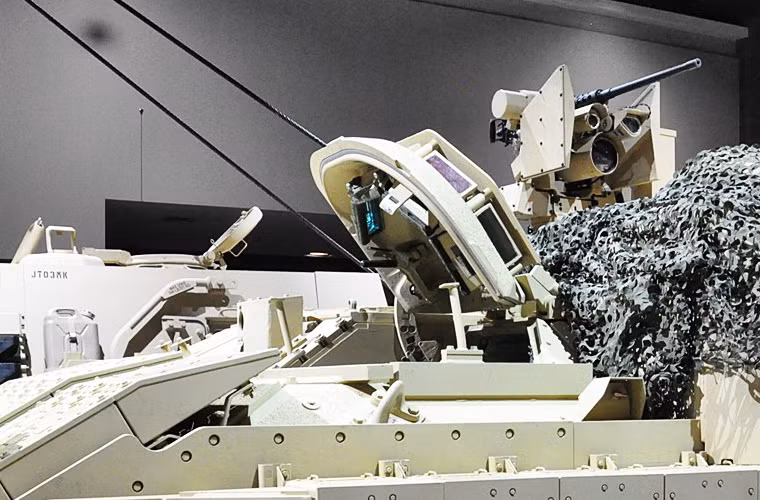 Với yêu cầu đặt tính mạng người lính lên hàng đầu của quân đội Mỹ, không khó để nhận ra rằng, những xe AMPV được bọc một lớp giáp tuyệt vời, ngoài giáp tiêu chuẩn chúng còn trang bị những giáp phản ứng nổ để bảo đảm tối đa trong trường hợp bị đạn xuyên giáp tấn công.