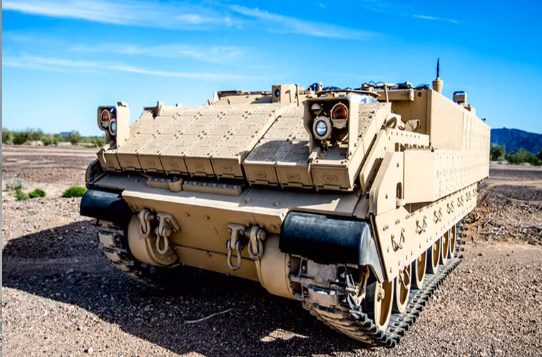 Không những thế, nó cũng có độ phổ biến khá cao, đã có khoảng 80.000 chiếc thuộc đủ mọi biến thể được chế tạo để phục vụ trên 50 quốc gia trong đó có Việt Nam. Chúng đóng vai trò là xe chở quân, xe y tế… thậm chí một số quốc gia còn nâng cấp để biến chúng thành xe chiến đấu bộ binh.