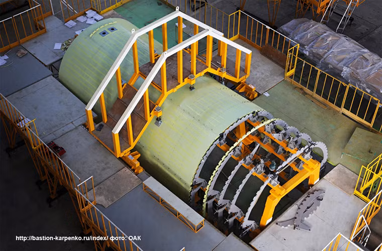 Dự kiến Không quân Nga sẽ đưa vào trang bị những chiếc máy bay IL-112B đầu tiên trong năm 2019. Nó có nhiệm vụ chính là vận tải hàng hóa hoặc binh sĩ ra chiến chiến trường nhằm thay thế cho dòng máy bay vận tải Antonov An-26 vốn hoạt động từ những năm 1970 cho đến nay. Với nhiệm vụ trên, nguy cơ IL-112B bị tấn công bởi tên lửa phòng không của đối phương sẽ là rất lớn. Nguồn ảnh: Nevskii-Bastion.