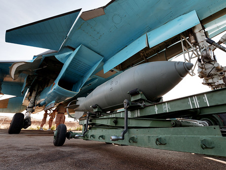 Tiêm kích bom tiền tuyến Su-34 sẽ có khả năng chống máy bay cảnh báo sớm AWACS. Tập đoàn "công nghệ vô tuyến điện tử" dự định sẽ trang bị cho Su-34 các pod treo ngoài dùng cho các nhiệm vụ đặc biệt. Khi đó Su-34 sẽ trở thành một máy bay tác chiến điện tử, có khả năng bảo vệ hiệu quả khỏi radar trinh sát và hỏa lực của quân địch, không những cho mình mà cho cả nhóm máy bay. Nguồn ảnh: Zvezda