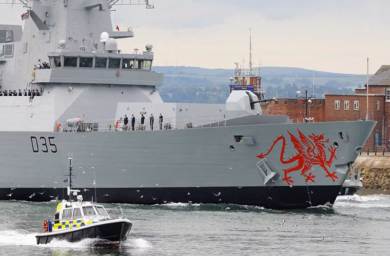 Các chuyên gia phân tích thật sự không thể hiểu Hải quân Anh đang tính toán điều gì khi loại bỏ hoàn toàn khả năng chiến đấu của biên đội tàu chiến của nước này. Trong khi đó mẫu tên lửa chống hạm hạng nhẹ thế hệ mới của Anh là Sea Venom phải tới năm 2020 mới được đưa vào trang bị tuy nhiên nó là biến thể dành cho các mẫu trực thăng hải quân. Nguồn ảnh: Pinterest.