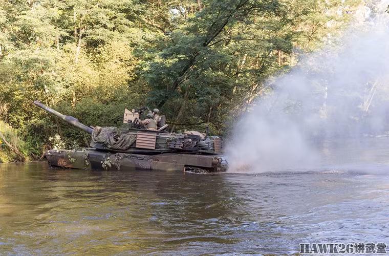 Trong đó những chiếc xe tăng chiến đấu chủ lực M1A2 Abrams của sư đoàn bộ binh số 3 sẽ làm nhiệm vụ tiên phong mở đường cho các đơn vị cơ giới khác vượt sông. Đi theo ngay sau nó là các đơn vị công binh Ba Lan với cầu cơ giới hạng nặng.