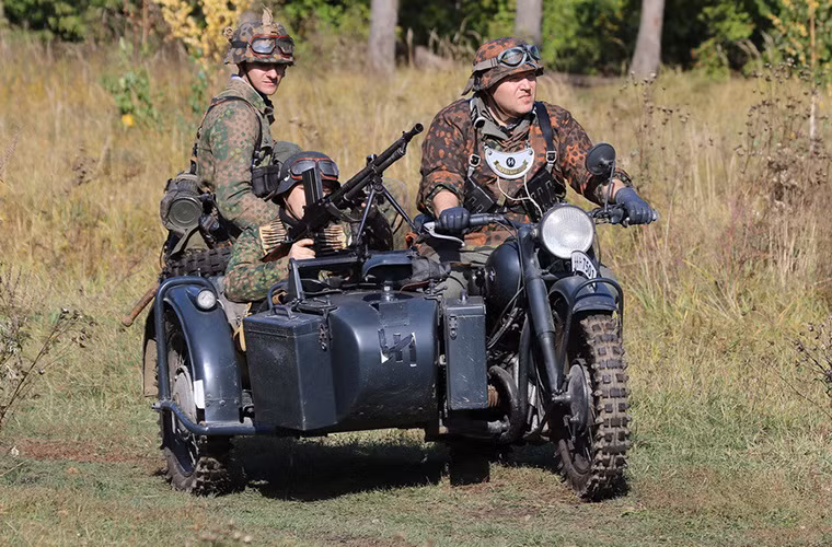 Theo Arms-Expo, vào cuối tháng 8 vừa rồi tại vùng Chelyabinsk của Nga các nhà hoạt động lịch sử và những người đam mê lịch sử Chiến tranh Thế giới thứ 2 tại Nga đã tổ chức một đợt đánh trận giả tái hiện lại chiến dịch phản công Lvov–Sandomierz của Hồng quân Liên Xô ở Mặt trận phía Đông, vào các đơn vị chủ lực của Đức đóng tại tây bắc Ukraina và Đông Nam Ba Lan trong năm 1944.