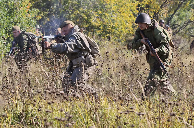 Được biết chiến dịch Lvov–Sandomierz diễn ra từ nagỳ 13/7 đến 29/8/1944 với sự tham gia của hơn 2 triệu quân của cả hai bên, trong đó Hồng quân Liên Xô điều động tới 1.2 triệu quân cùng gần 2.000 xe tăng và xe bọc thép.