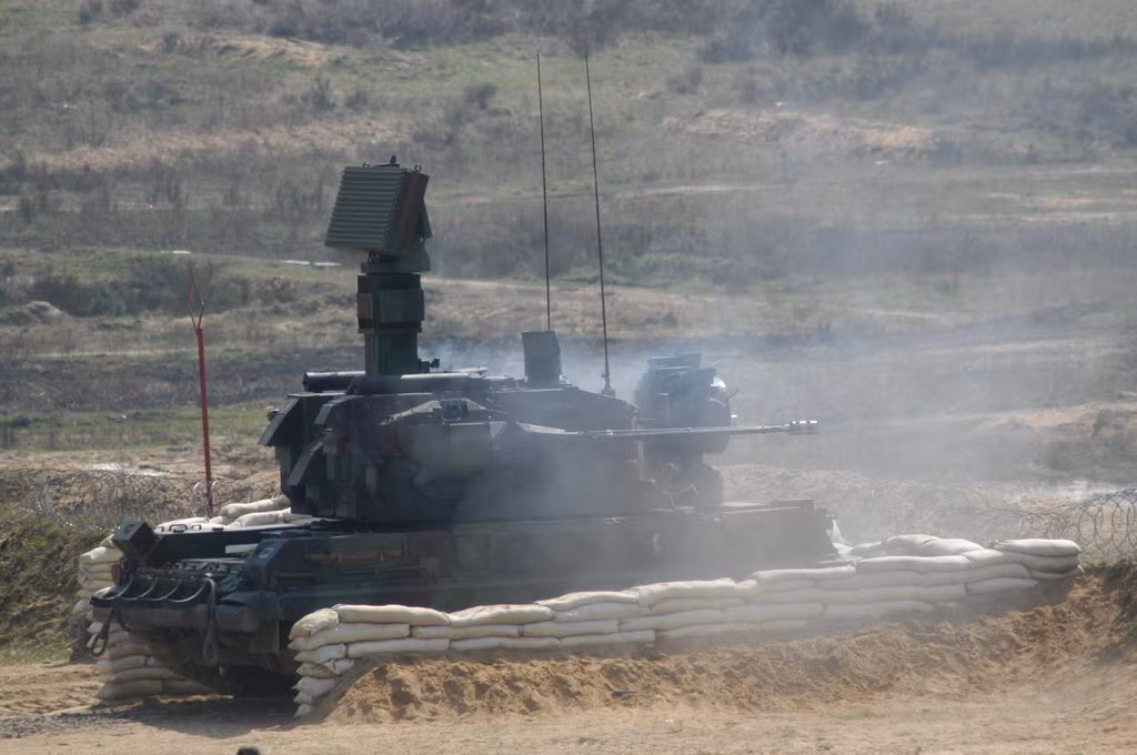 Hiện tại đã có 5 nguyên mẫu được phát triển và phiên bản mới nhất PLZ Loara-A đang được nghiên cứu với việc sử dụng khung gầm tăng chủ lực PT-91. Đây hứa hẹn là một trong những mẫu pháo phòng không đáng sở hữu nhất hiện nay. Nguồn ảnh: wiki