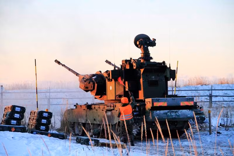 Tổ hợp này có trọng lượng 41 tấn, trang bị động cơ V-55 V-12 công suất 620 mã lực cho phép xe vận hành với vận tốc 55km/h, dự trữ hành trình 450km. Nguồn ảnh:YouTube