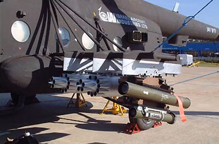 Thực tế hoạt động đã chứng minh những chiếc trực thăng Mi-17 luôn được các lực lượng đặc nhiệm Ấn Độ ưa thích. Họ đã sử dụng những chiếc Mi-17 trong cuộc tấn công biệt kích vào Chabad tại Mumbai, nơi các kẻ khủng bố người Pakistan đang bắt giữ con tin.