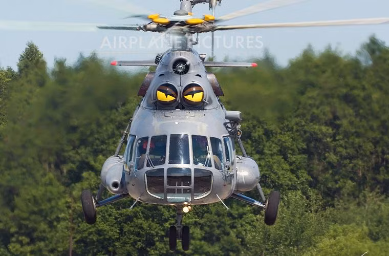 Không giống như các máy bay trực thăng tấn công khác như Kamov Ka-52 Alligator hay là Mi-24/35, Mi-17 có tốc độ chậm hơn - khoảng 250km/h. Tuy nhiên nó lại đặc biệt thích hợp cho vai trò vận chuyển quân chuyên biệt.