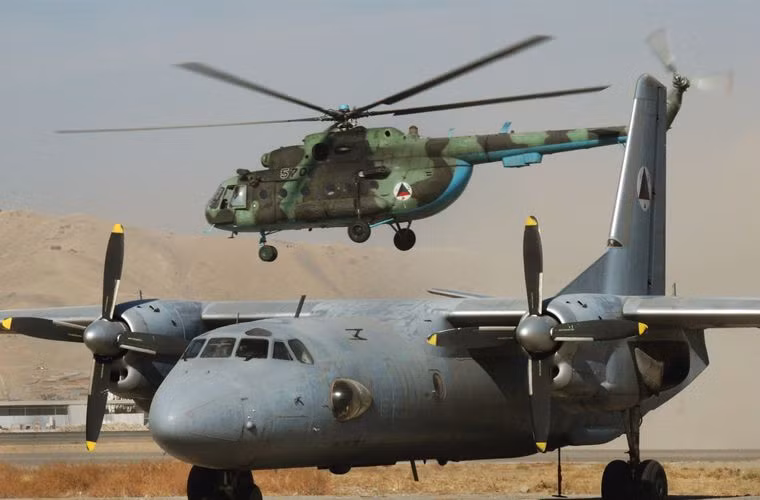 Với trọng lượng cất cánh như vậy, nó cho phép vận chuyển tối đa lên tới 36 binh sĩ với quân trang đầy đủ, hoặc có thể chuyên chở 4.000kg hàng hóa bên trong thân.