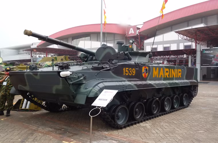 Goreslavsky còn cho biết, cả Nga và Indonesia đều kỳ vọng về hợp đồng BMP-3F thứ ba dành cho Hải quân Indonesia sau thành công của hai hợp đồng trước đó, cả hai bên đều đang xúc tiến kế hoạch này ở mức độ cao nhất. Cũng tại Indo Defence 2016 Rosoboronexport cũng mang đến đây một nguyên mẫu của BMP-3F nhằm thúc đẩy các hợp đồng xuất khẩu dòng xe chiến đấu bộ binh này ở tại thị trường Châu Á – Thái Bình Dương. Nguồn ảnh: Pinterest