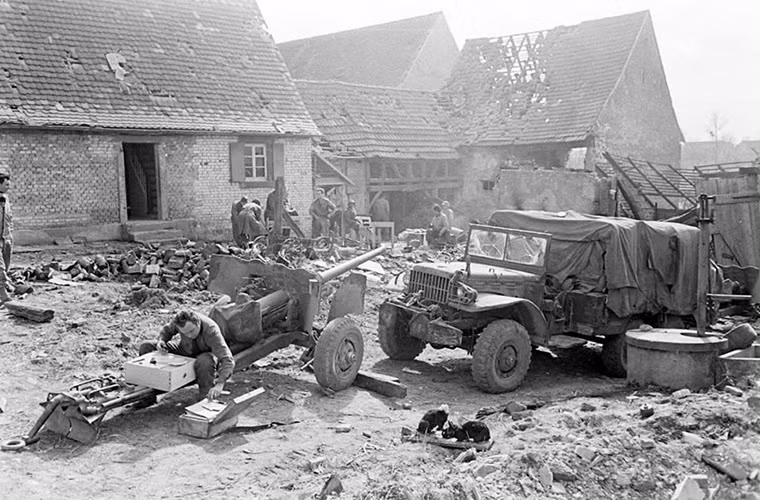 Dù đóng vai trò mờ nhạt trong việc giải phóng Châu Âu khỏi phát xít Đức nhưng Pháp vẫn được chia phần đáng kể trong chiến thắng này chỉ đứng sau Mỹ và Anh, bên cạnh đó Quân đội Pháp cũng chiếm đóng một vùng rộng lớn của Đức khi quân Đồng Minh tiến vào đây.