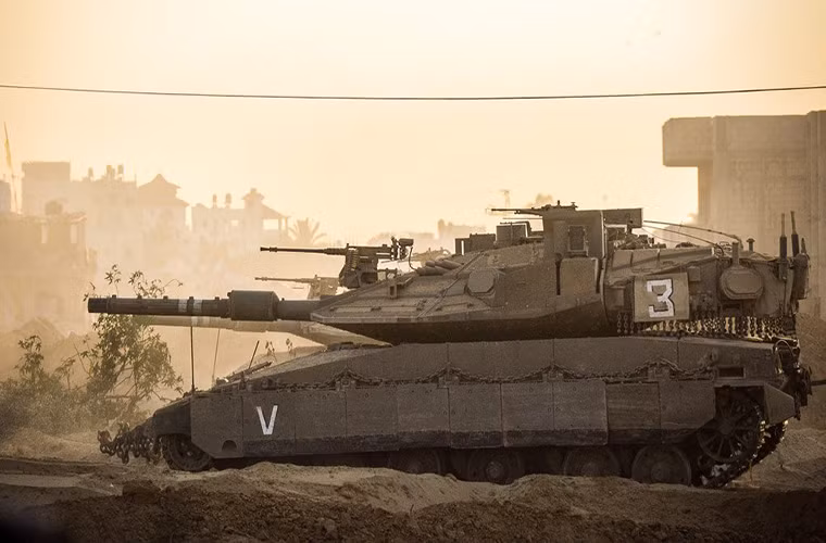 Tờ Defense-Update đưa tin cho hay, Bộ Quốc phòng Israel có kế hoạch tiếp tục đặt mua thêm các hệ thống phòng vệ Trophy (APS) để trang bị toàn bộ trên xe tăng Merkava Mk IV và xe bọc thép chở quân Namer của nước này. Sau khi hoàn thành kế hoạch trên, nỗi lo về tên lửa chống tăng sẽ không còn hiện hữu đối với lực lượng Phòng vệ Israel. Nguồn ảnh: Defense-Update.