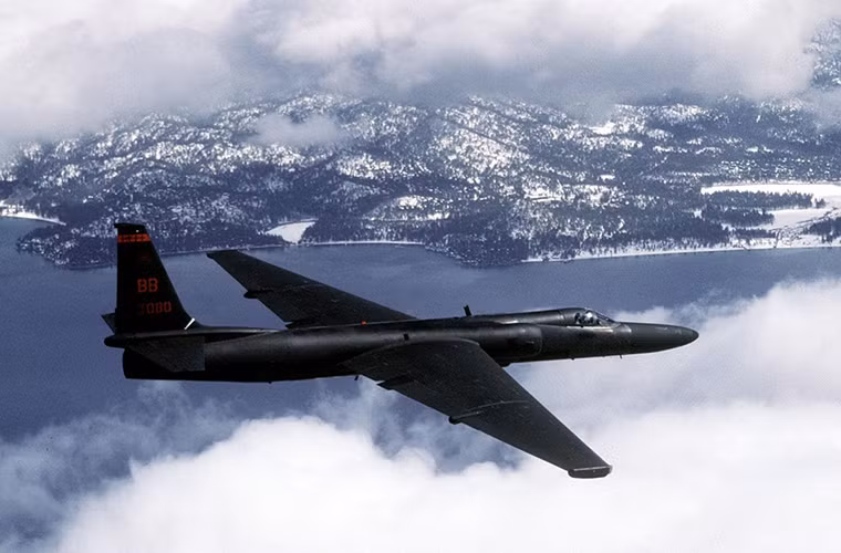 Tuy nhiên nếu nói về trinh sát trên không có lẽ không có dòng máy bay nào qua được những chiếc Lockheed U-2 dòng máy bay trinh sát tầm xa nổi tiếng nhất của Không quân Mỹ. Nó có trần bay lên tới 21.000m và có thể chụp chi tiết mọi khu vực nằm dưới mặt đất cách đó hàng ngàn mét. Nguồn ảnh: Business Insider.