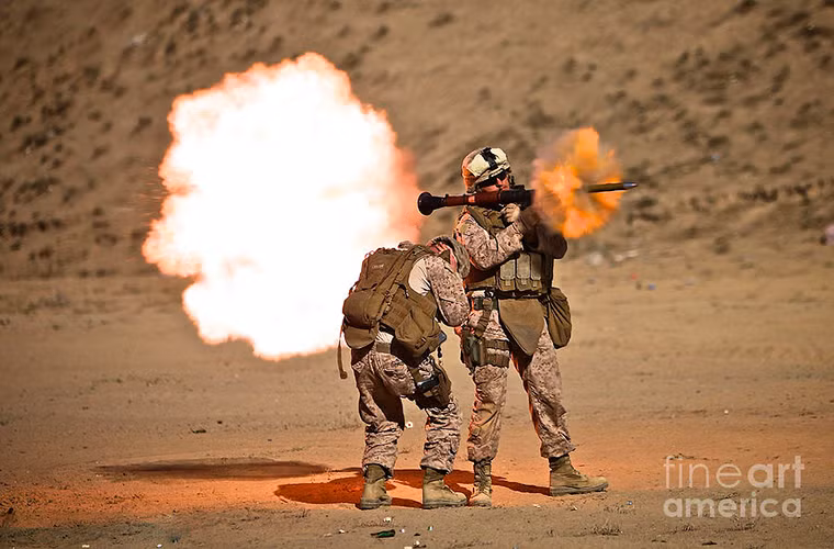 Điều này được thấy rõ trong các hoạt động quân sự của Mỹ tại Afghanistan và Iraq, khi binh sĩ Mỹ công khai sử dụng các loại vũ khí này bên cạnh trang bị tiêu chuẩn. Ngoài ra Mỹ còn cung cấp chúng cho quân đội các nước đồng minh hay các nhóm vũ trang được Washington ủng hộ.