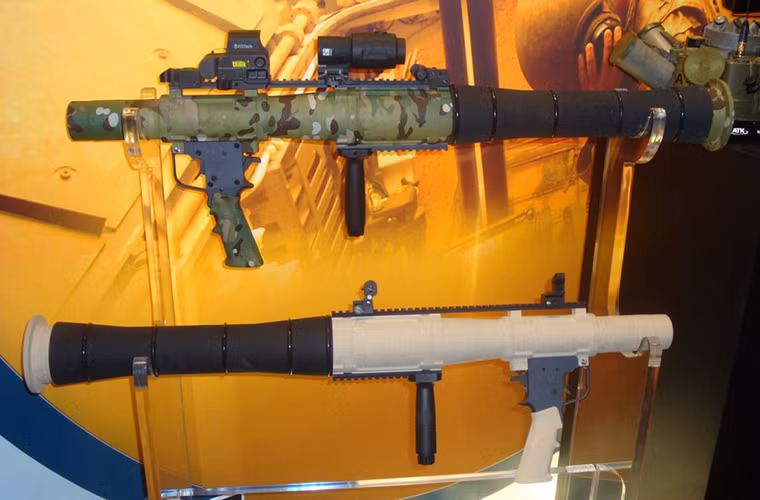 Tầm bắn hiệu quả của PSRL-1 ước tính 800m và nó được tích hợp sẵn các thiết bị ngắm tiêu chuẩn hổ trợ tác chiến ở nhiều môi trường khác nhau. PSRL-1 nặng 6.6kg dài 915mm, nó có thể bắn hầu hết các loại đạn chống tăng cho tới phân mảnh của RPG-7.