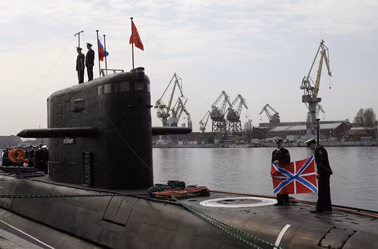 Hãng thông tấn TASS dẫn lời Giám đốc điều hành Cục thiết kế hàng hải Rubin - Igor Vilnit cho biết, việc đánh giá hoạt động của chiếc tàu ngầm lớp Lada (Project 677) duy nhất của Hải quân Nga cho tới thời điểm hiện tại khá thành công và đạt được sự kỳ vọng từ các bên liên quan.