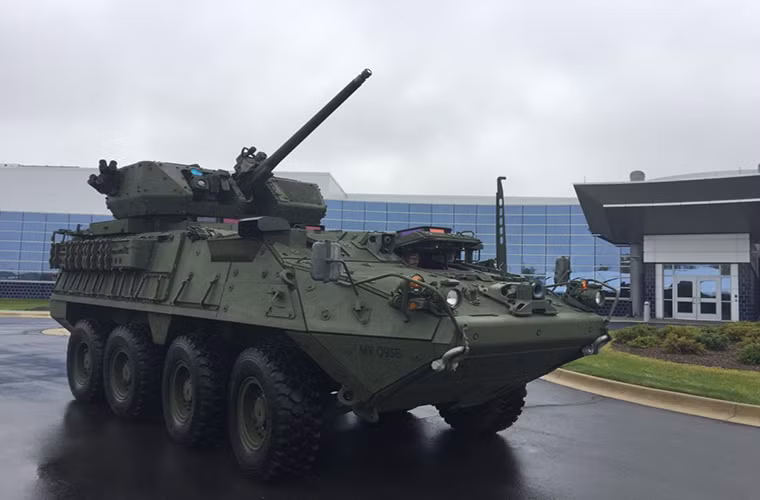 Kế hoạch phát triển xe bọc thép Stryker trang bị pháo 30mm được Quân đội Mỹ ấp ủ từ năm 2014 và Quốc hội Mỹ đã đồng ý chi ít nhất 371 triệu USD cho chương trình này, nhằm hiện đại hóa số xe bọc thép chiến đấu Stryker của Mỹ hiện tại vốn chỉ được trang bị súng máy 12.7mm.