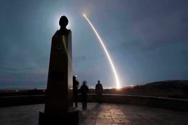 LGM-30G Minuteman III là thành quả của hơn 40 năm nghiên cứu và phát triển lực lượng tên lửa đạn đạo của quân đội Mỹ. Ban đầu tên lửa được trang bị đầu đạn hạt nhân W62 có sức công phá 170kiloton thay vì trước đó là đầu đạn W56 với sức công phá 1,2 megaton. Nguồn ảnh: Boeing
