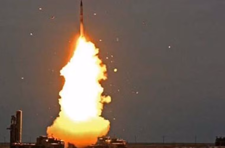 "Sự có mặt của hệ thống tên lửa phòng không S-300V4 tối tân nhất trong gia đình S-300 sẽ tránh được những vụ việc đáng tiếc như vậy", nguồn tin cho biết. S-300V4 là bản nâng cấp toàn diện của hệ thống S-300 với nhiều cải tiến vượt trội về tầm bắn và khả năng bắt bám mục tiêu.