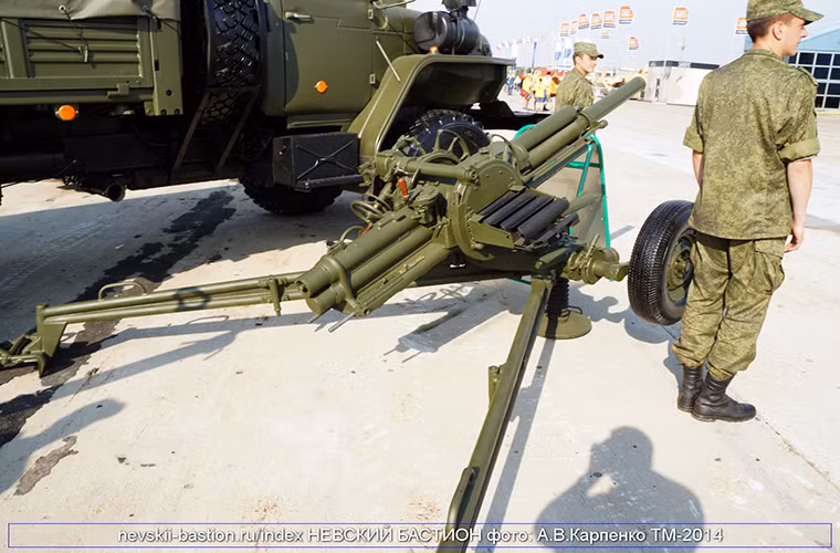 Nhìn chung 2B9 Vasilek được đánh giá là mẫu vũ khí đa năng trên chiến trường và sức mạnh của nó cũng đã được chứng minh qua các cuộc xung đột gần đây như ở miền Đông Ukraine, nội chiến Syria hay xa hơn là Chechnya. Trong ảnh là vị trí nạp đạn của 2B9 Vasilek nằm ở bên phải mẫu cối này. Nguồn ảnh: Bastion-Opk.