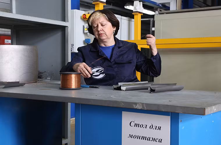 Các công nhân làm việc tại Rostovka cũng có tuổi đời khá lớn, nhiều người đã gắn bó cả tuổi thanh xuân của mình tại nhà máy này ngay cả trong giai đoạn khó khăn nhất. Nguồn ảnh: Fyodor.