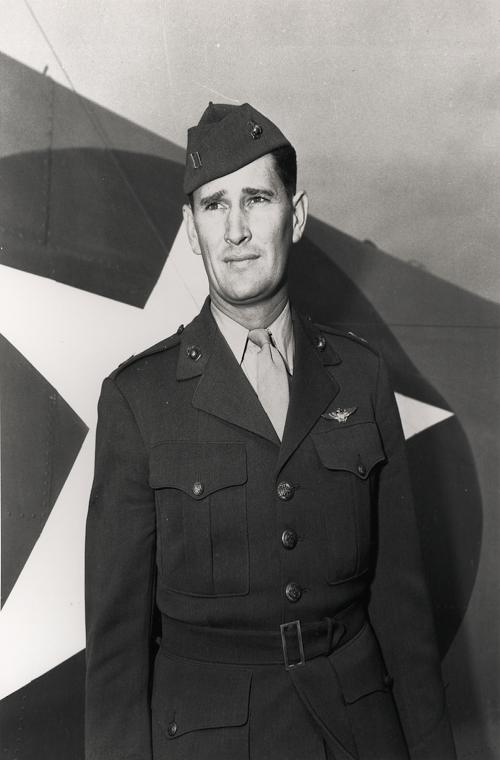 Vị trí số 9 là Joseph J. Foss với thành tích 26 lần bắn hạ máy bay đối phương, ông nhập ngũ vào năm 26 tuổi và cũng tham gia lực lượng Lính thủy Đánh bộ Mỹ. Chiến đấu cơ yêu thích của Foss là chiếc Grumman F4F Wildcat và ông cũng được trao tăng huân chương Danh dự cho chiến tích của tại Mặt trận Thái Bình Dương. Sau này Foss trở thành Thống đốc bang Nam Dakota từ năm 1955.