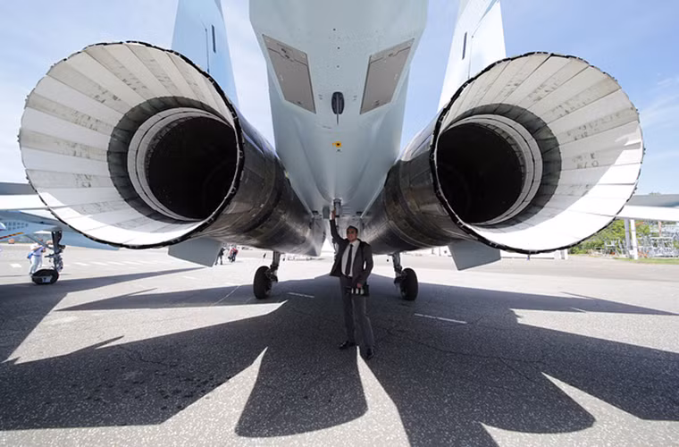 Được biết phải đến tận tháng 9 năm nay thỏa thuận đặc biệt này mới được hai bên ký kết sau các buổi đàm phán kéo dài giữa hai bên. Theo đó, Trung Quốc không được sao chép bất hợp pháp bất cứ công nghệ hay thiết bị nào trên Su-35 có trong danh sách được bảo vệ. Nguồn ảnh: TASS.