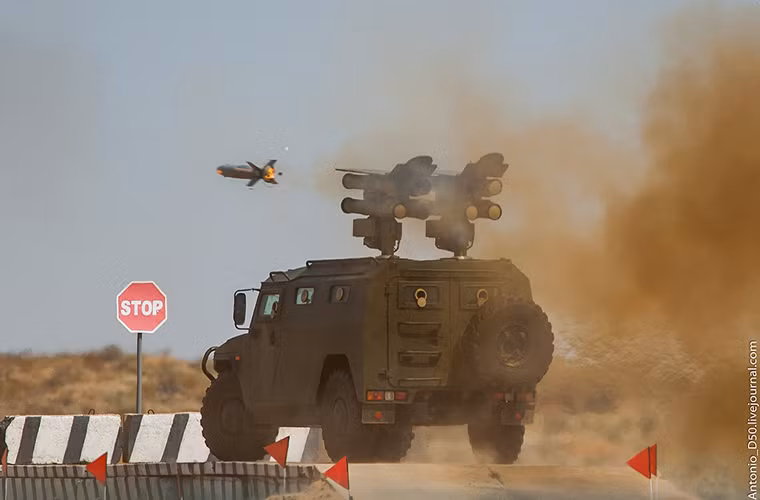 Trong ảnh là một tổ hợp Kornet-D của Nga triển khai tên lửa Kornet-E sát thủ diệt tăng đáng sợ nhất trên thế giới hiện nay. Nguồn ảnh: Military Aszmula.