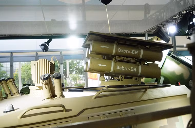 Trong ảnh là cụm tổ hợp chiến đấu với 8 tên lửa chống tăng dẫn đường của YJ2080C2. Nguồn ảnh: Shuoke.