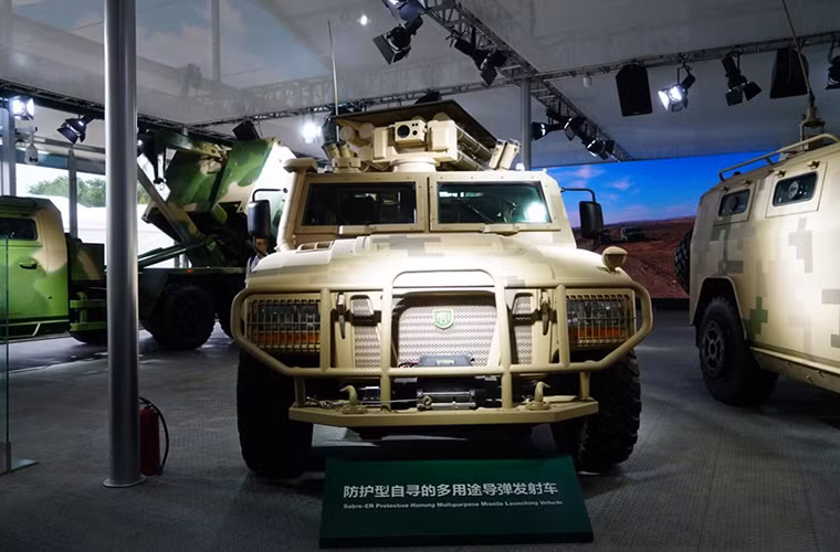 Theo một số nguồn tinh chính thức, BYMC bắt đầu quá trình lắp ráp những chiếc YJ2080 đầu tiên vào năm 2008 theo giấy phép của Tập đoàn xuất nhập khẩu vũ khí Rosoboronexport của Nga. Đến cuối năm 2008 công ty này đã hoàn thiện ít nhất 10 chiếc TIGR và hầu hết trong số đó đều phục vụ trong lực lượng an ninh hoặc cảnh sát vũ trang Trung Quốc. Nguồn ảnh: Shuoke.